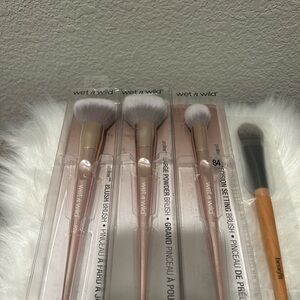 wet n wild Brush Collection - Pink and White